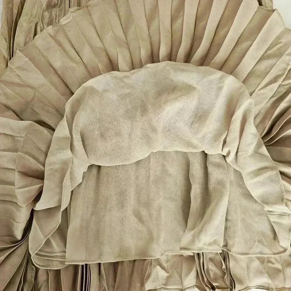 😍 NWT 😍 Banana Republic Sleeveless Pleated Mini Dress, Gold, Size 4 - Picture 5 of 10